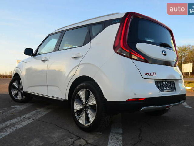 Білий Кіа Soul, об'ємом двигуна 0 л та пробігом 87 тис. км за 16150 $, фото 28 на Automoto.ua