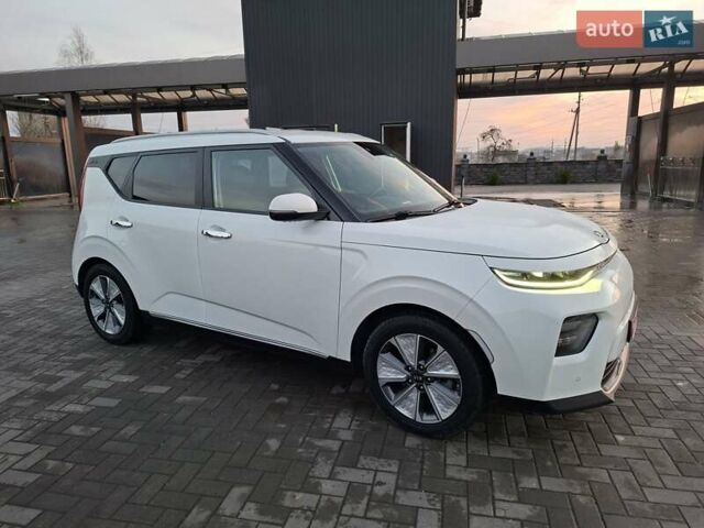 Белый Киа Soul, объемом двигателя 0 л и пробегом 147 тыс. км за 17700 $, фото 2 на Automoto.ua