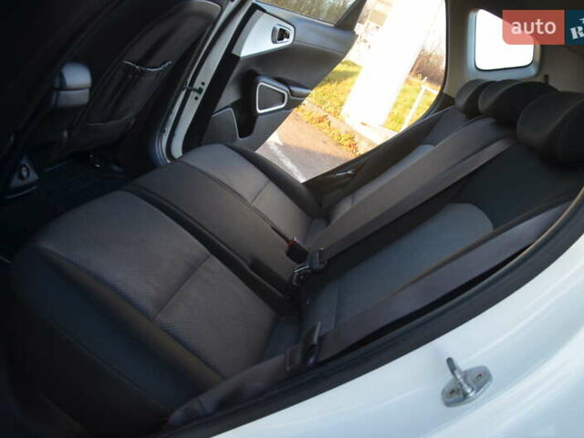 Білий Кіа Soul, об'ємом двигуна 0 л та пробігом 87 тис. км за 16150 $, фото 51 на Automoto.ua