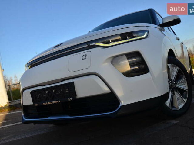 Білий Кіа Soul, об'ємом двигуна 0 л та пробігом 87 тис. км за 16150 $, фото 9 на Automoto.ua