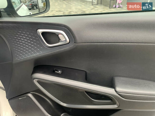 Білий Кіа Soul, об'ємом двигуна 0 л та пробігом 152 тис. км за 18999 $, фото 40 на Automoto.ua