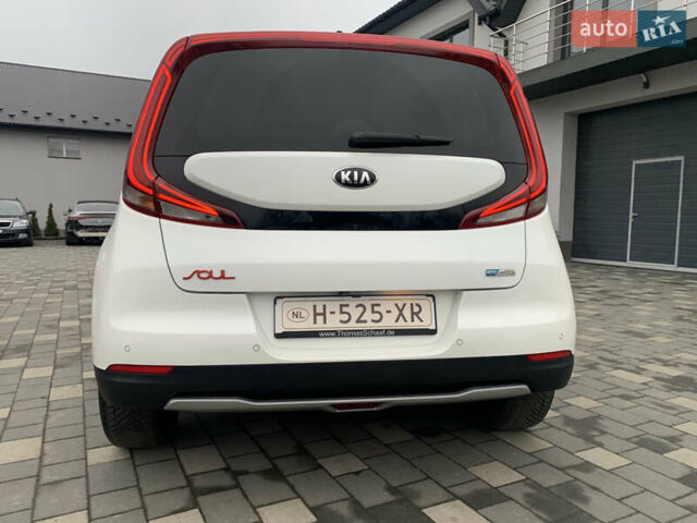 Білий Кіа Soul, об'ємом двигуна 0 л та пробігом 152 тис. км за 18999 $, фото 10 на Automoto.ua