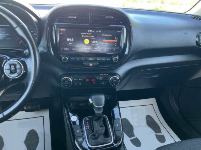 Белый Киа Soul, объемом двигателя 2 л и пробегом 80 тыс. км за 10250 $, фото 12 на Automoto.ua