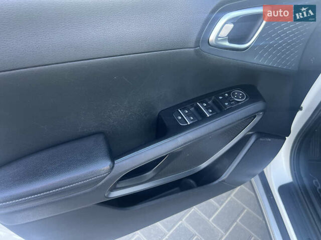 Белый Киа Soul, объемом двигателя 0 л и пробегом 111 тыс. км за 17500 $, фото 10 на Automoto.ua