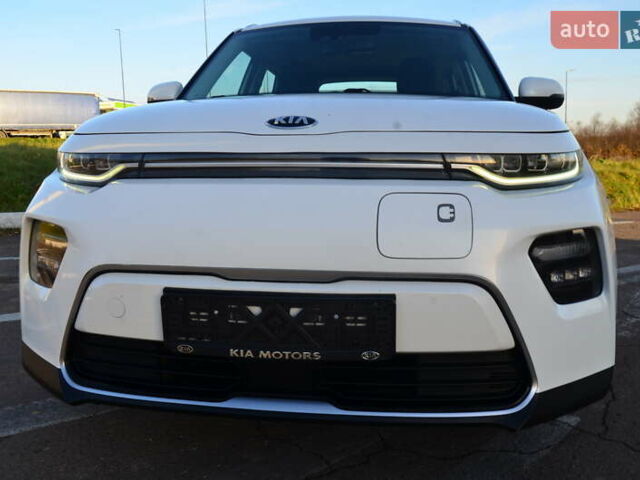 Білий Кіа Soul, об'ємом двигуна 0 л та пробігом 87 тис. км за 16150 $, фото 10 на Automoto.ua