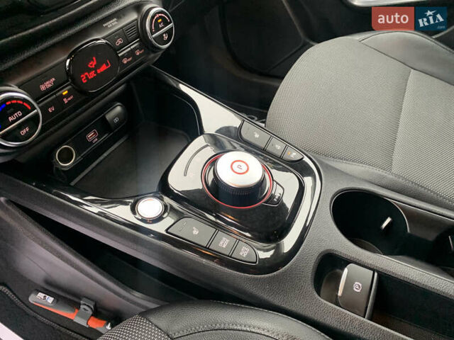 Білий Кіа Soul, об'ємом двигуна 0 л та пробігом 152 тис. км за 18999 $, фото 31 на Automoto.ua