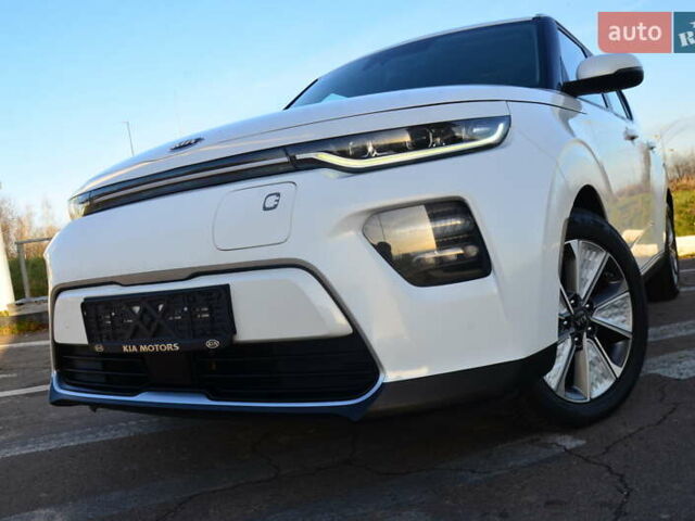 Білий Кіа Soul, об'ємом двигуна 0 л та пробігом 87 тис. км за 16150 $, фото 6 на Automoto.ua