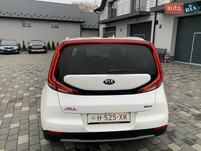 Білий Кіа Soul, об'ємом двигуна 0 л та пробігом 152 тис. км за 18999 $, фото 9 на Automoto.ua