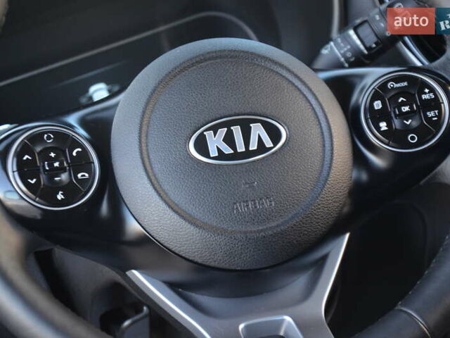 Білий Кіа Soul, об'ємом двигуна 0 л та пробігом 87 тис. км за 16150 $, фото 55 на Automoto.ua