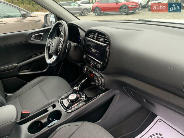 Білий Кіа Soul, об'ємом двигуна 0 л та пробігом 152 тис. км за 18999 $, фото 41 на Automoto.ua