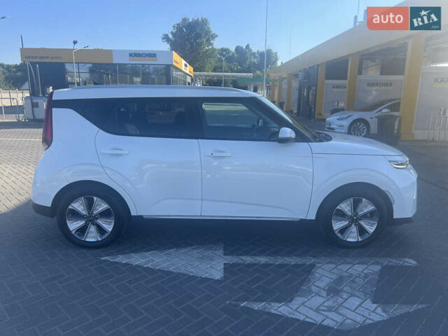 Белый Киа Soul, объемом двигателя 0 л и пробегом 111 тыс. км за 17500 $, фото 3 на Automoto.ua
