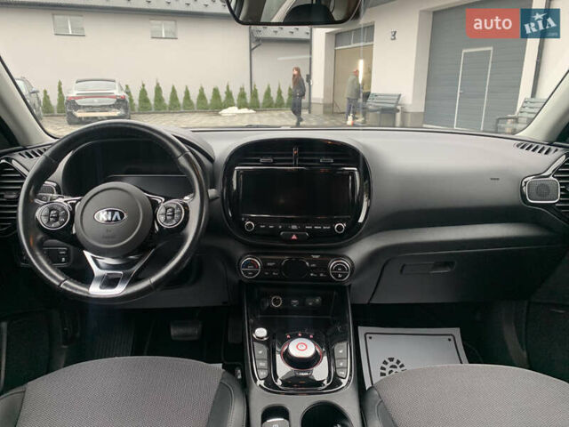 Білий Кіа Soul, об'ємом двигуна 0 л та пробігом 152 тис. км за 18999 $, фото 46 на Automoto.ua