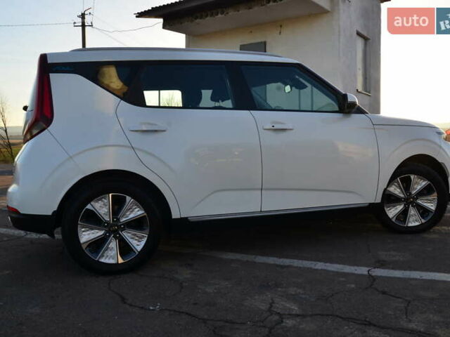 Білий Кіа Soul, об'ємом двигуна 0 л та пробігом 87 тис. км за 16150 $, фото 32 на Automoto.ua