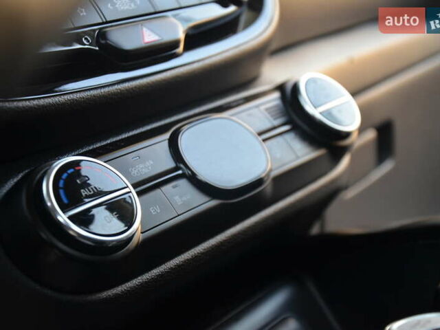 Білий Кіа Soul, об'ємом двигуна 0 л та пробігом 87 тис. км за 16150 $, фото 50 на Automoto.ua