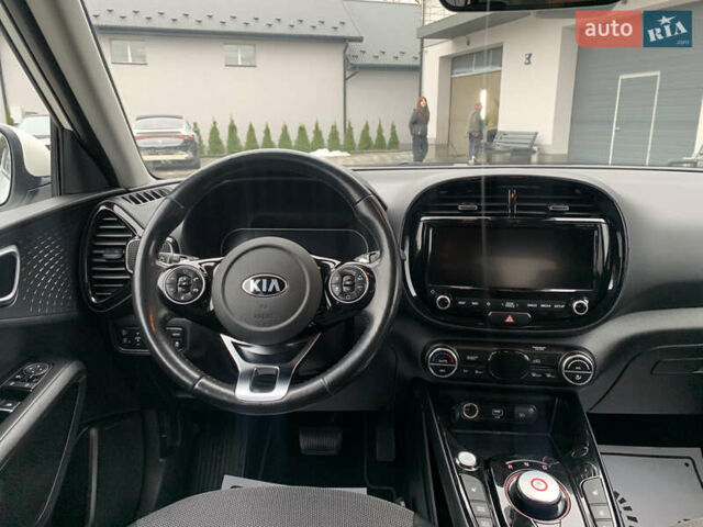 Білий Кіа Soul, об'ємом двигуна 0 л та пробігом 152 тис. км за 18999 $, фото 47 на Automoto.ua