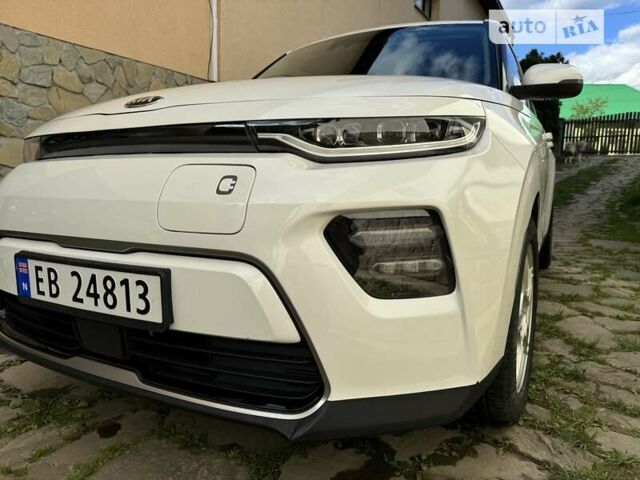 Білий Кіа Soul, об'ємом двигуна 0 л та пробігом 120 тис. км за 17500 $, фото 9 на Automoto.ua