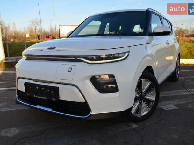 Білий Кіа Soul, об'ємом двигуна 0 л та пробігом 87 тис. км за 16150 $, фото 3 на Automoto.ua