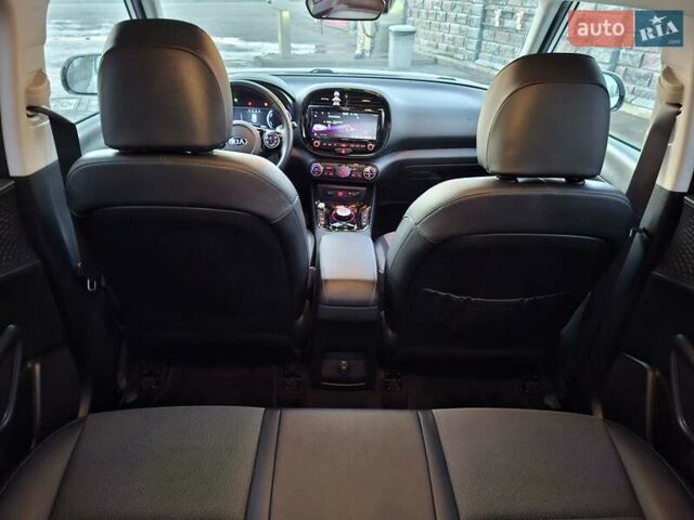 Белый Киа Soul, объемом двигателя 0 л и пробегом 147 тыс. км за 17700 $, фото 32 на Automoto.ua
