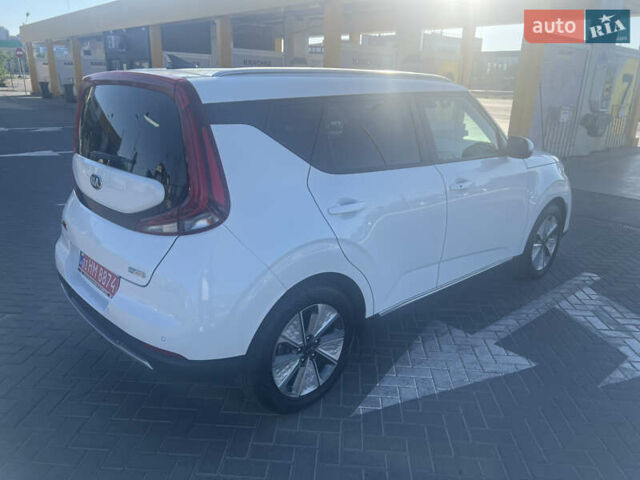 Белый Киа Soul, объемом двигателя 0 л и пробегом 111 тыс. км за 17500 $, фото 4 на Automoto.ua