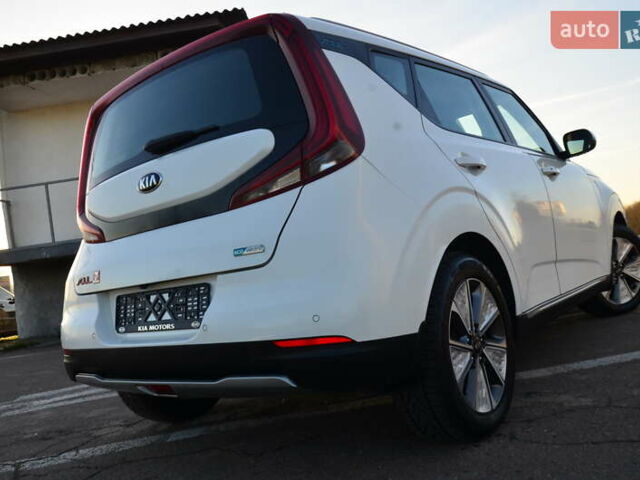 Білий Кіа Soul, об'ємом двигуна 0 л та пробігом 87 тис. км за 16150 $, фото 31 на Automoto.ua