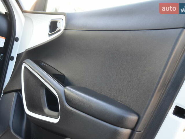 Білий Кіа Soul, об'ємом двигуна 0 л та пробігом 87 тис. км за 16150 $, фото 65 на Automoto.ua