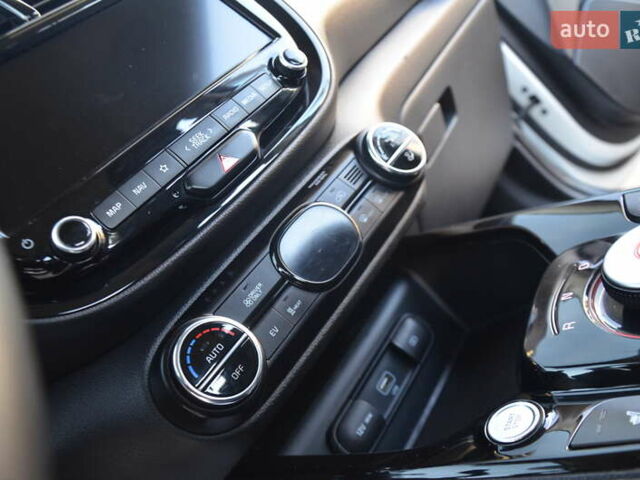 Білий Кіа Soul, об'ємом двигуна 0 л та пробігом 87 тис. км за 16150 $, фото 38 на Automoto.ua