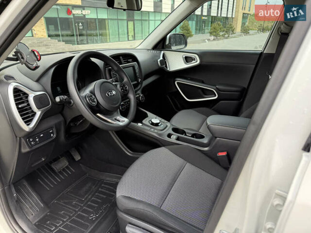 Белый Киа Soul, объемом двигателя 0 л и пробегом 70 тыс. км за 18200 $, фото 9 на Automoto.ua