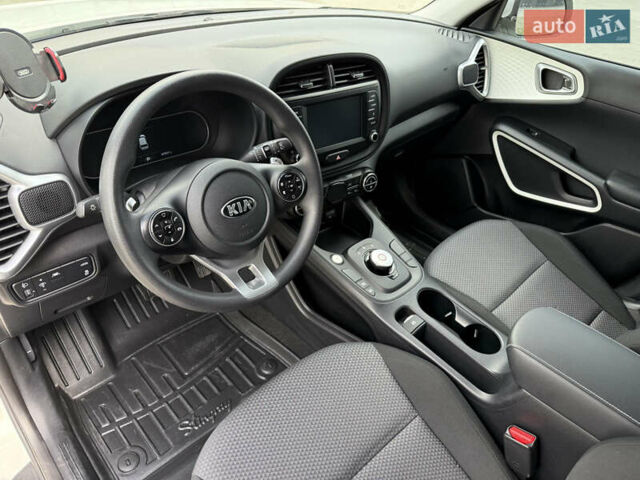 Белый Киа Soul, объемом двигателя 0 л и пробегом 70 тыс. км за 18200 $, фото 11 на Automoto.ua