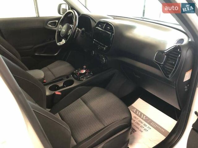 Белый Киа Soul, объемом двигателя 0 л и пробегом 40 тыс. км за 17900 $, фото 24 на Automoto.ua