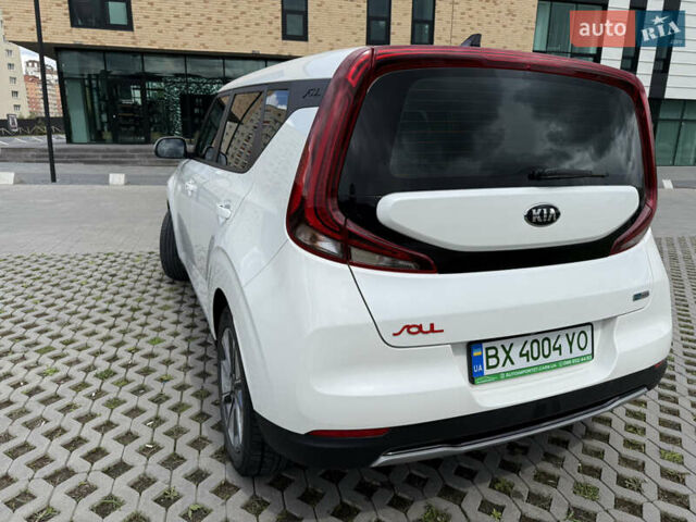 Белый Киа Soul, объемом двигателя 0 л и пробегом 70 тыс. км за 18200 $, фото 7 на Automoto.ua