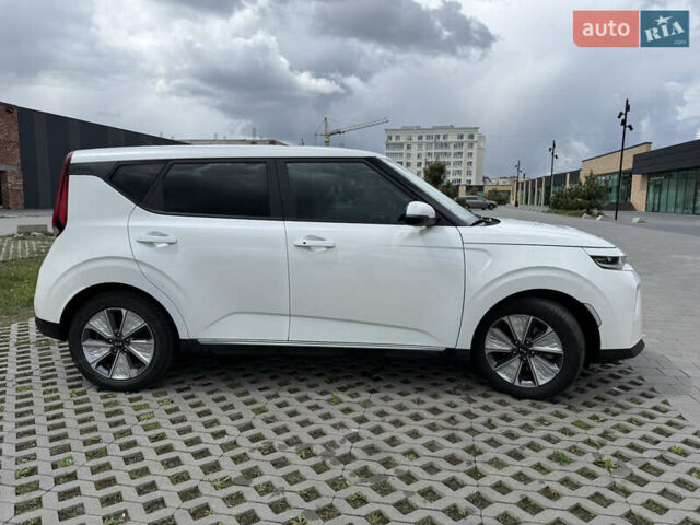 Белый Киа Soul, объемом двигателя 0 л и пробегом 70 тыс. км за 18500 $, фото 4 на Automoto.ua