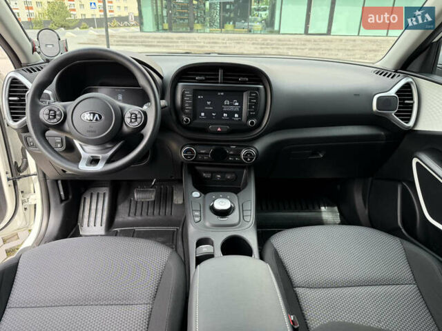 Белый Киа Soul, объемом двигателя 0 л и пробегом 70 тыс. км за 18200 $, фото 13 на Automoto.ua