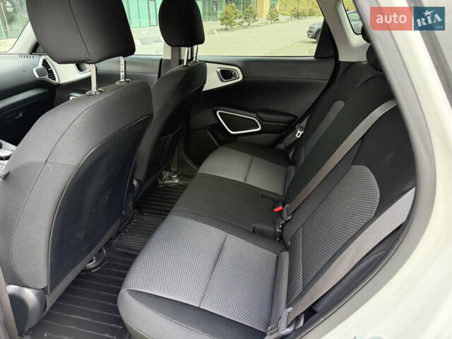 Белый Киа Soul, объемом двигателя 0 л и пробегом 70 тыс. км за 18200 $, фото 15 на Automoto.ua
