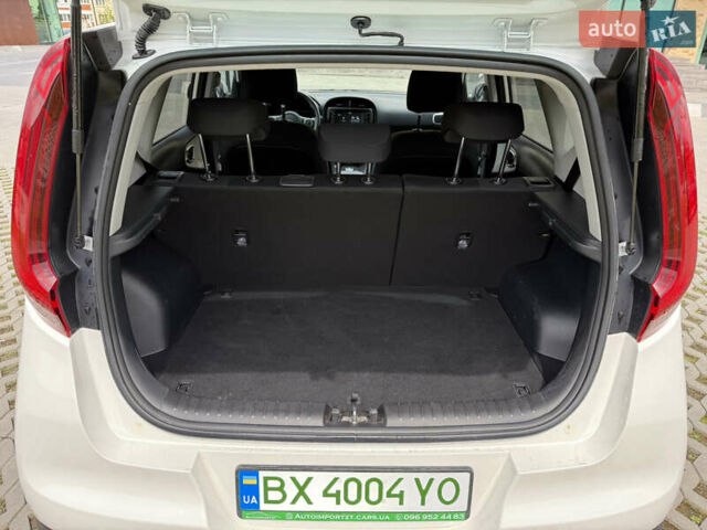 Белый Киа Soul, объемом двигателя 0 л и пробегом 70 тыс. км за 18200 $, фото 16 на Automoto.ua
