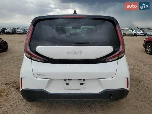 Білий Кіа Soul, об'ємом двигуна 2 л та пробігом 35 тис. км за 6000 $, фото 5 на Automoto.ua