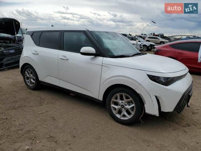 Білий Кіа Soul, об'ємом двигуна 2 л та пробігом 35 тис. км за 6000 $, фото 3 на Automoto.ua