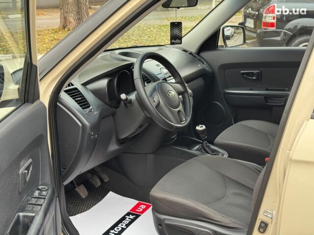 Бежевый Киа Soul, объемом двигателя 1.6 л и пробегом 289 тыс. км за 6690 $, фото 9 на Automoto.ua