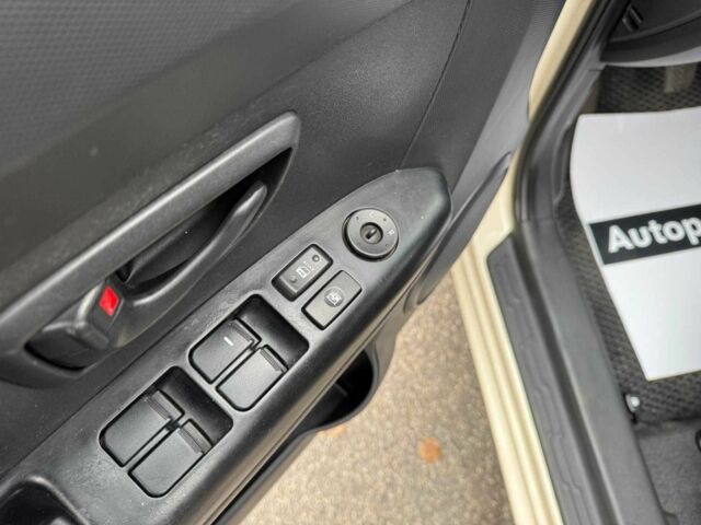 Бежевый Киа Soul, объемом двигателя 1.6 л и пробегом 289 тыс. км за 6690 $, фото 15 на Automoto.ua