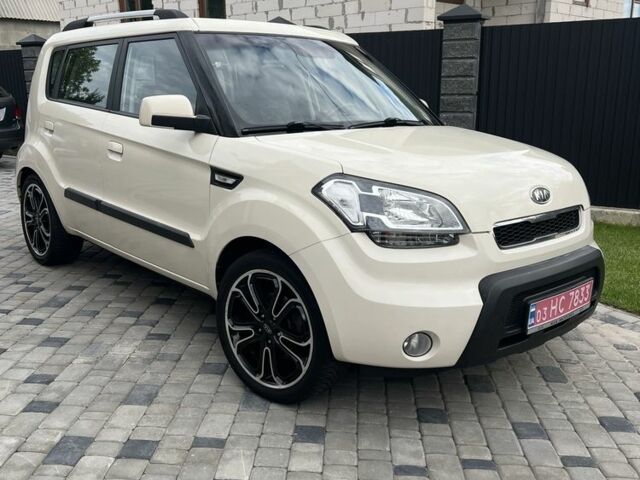 Бежевий Кіа Soul, об'ємом двигуна 1.6 л та пробігом 230 тис. км за 5700 $, фото 12 на Automoto.ua
