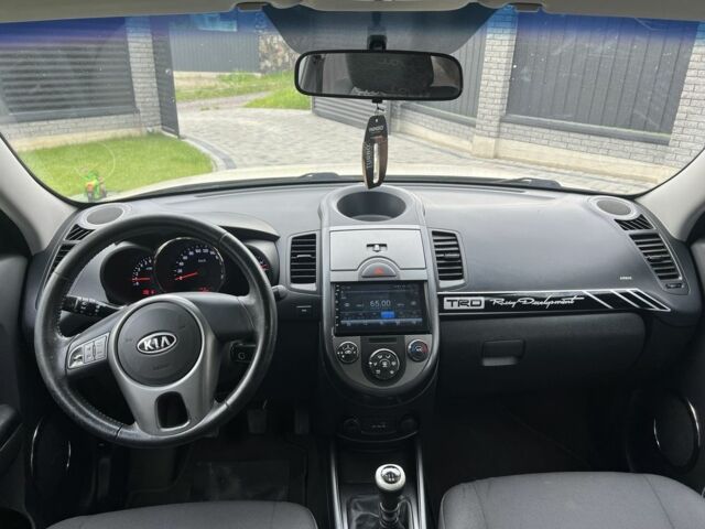 Бежевий Кіа Soul, об'ємом двигуна 1.6 л та пробігом 230 тис. км за 5700 $, фото 5 на Automoto.ua