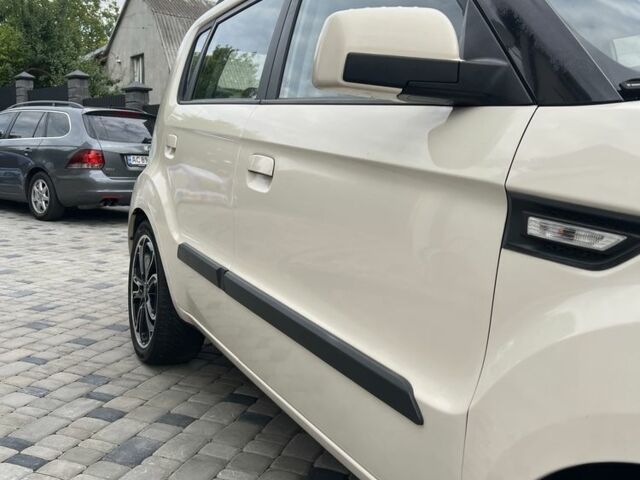 Бежевий Кіа Soul, об'ємом двигуна 1.6 л та пробігом 230 тис. км за 5700 $, фото 9 на Automoto.ua