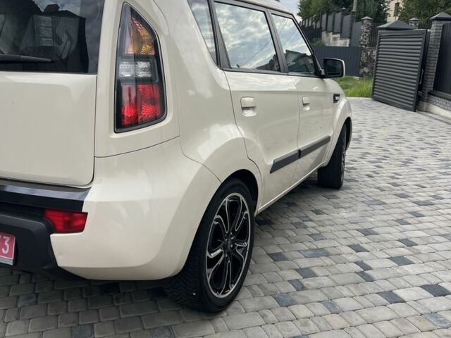Бежевий Кіа Soul, об'ємом двигуна 1.6 л та пробігом 230 тис. км за 5700 $, фото 8 на Automoto.ua
