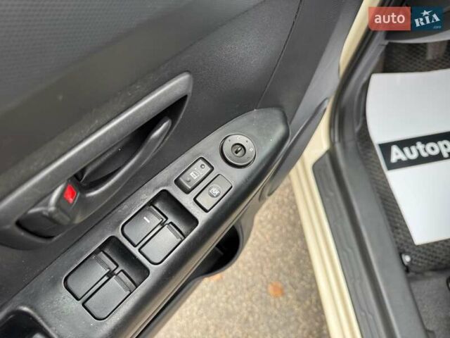 Бежевый Киа Soul, объемом двигателя 1.6 л и пробегом 289 тыс. км за 6690 $, фото 15 на Automoto.ua