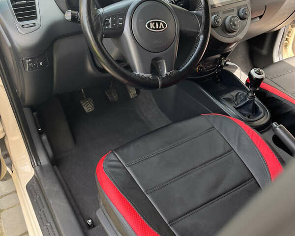 Бежевый Киа Soul, объемом двигателя 1.6 л и пробегом 190 тыс. км за 7400 $, фото 4 на Automoto.ua