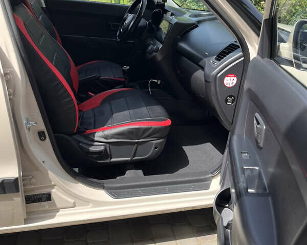 Бежевый Киа Soul, объемом двигателя 1.6 л и пробегом 190 тыс. км за 7400 $, фото 5 на Automoto.ua