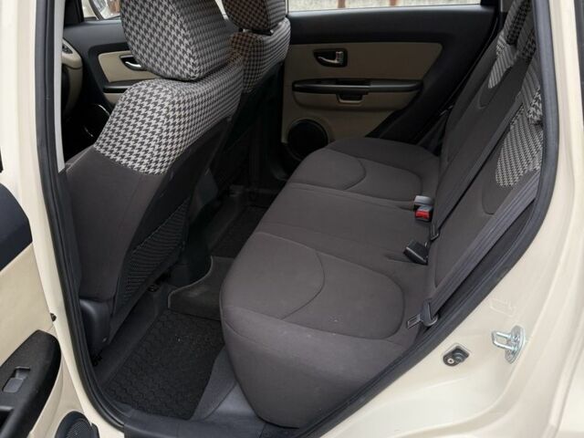 Бежевый Киа Soul, объемом двигателя 1.6 л и пробегом 160 тыс. км за 8000 $, фото 7 на Automoto.ua