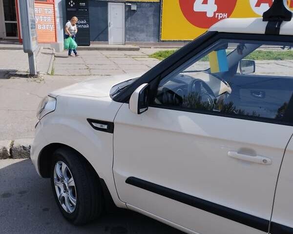 Бежевий Кіа Soul, об'ємом двигуна 1.59 л та пробігом 82 тис. км за 9300 $, фото 1 на Automoto.ua