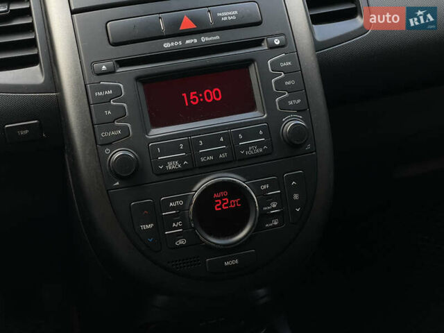 Бежевий Кіа Soul, об'ємом двигуна 1.58 л та пробігом 141 тис. км за 8900 $, фото 11 на Automoto.ua