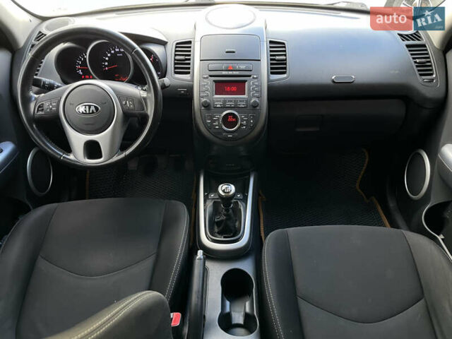 Бежевий Кіа Soul, об'ємом двигуна 1.58 л та пробігом 141 тис. км за 8900 $, фото 9 на Automoto.ua