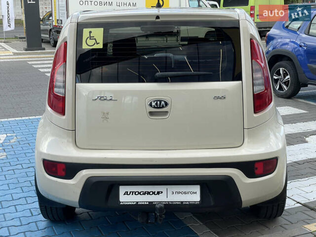 Бежевий Кіа Soul, об'ємом двигуна 1.58 л та пробігом 141 тис. км за 8900 $, фото 5 на Automoto.ua